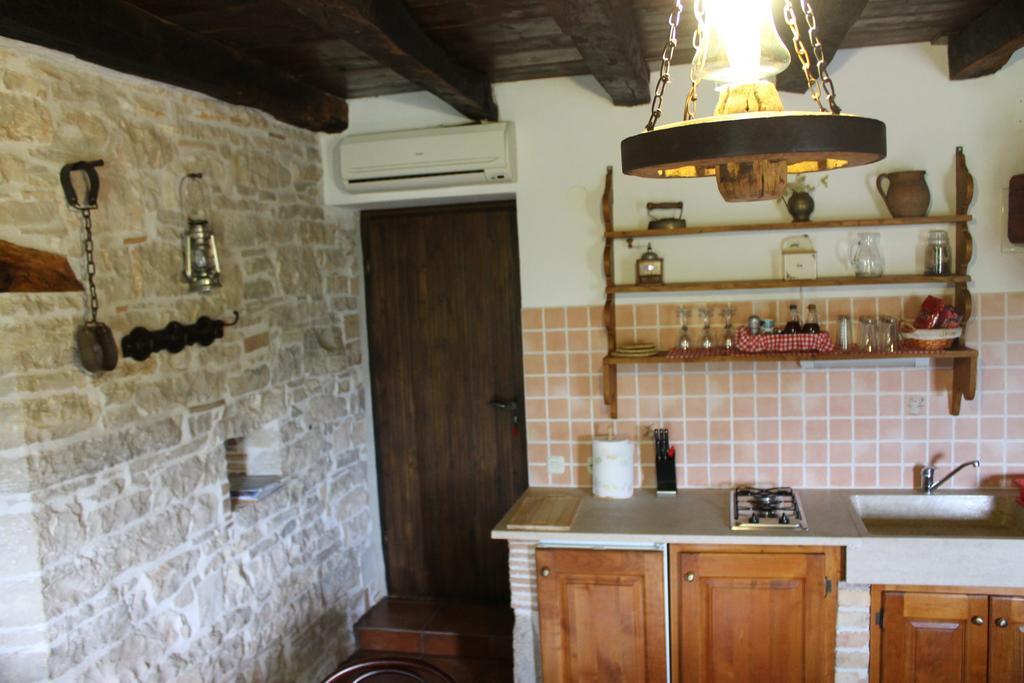 Apartments Mestri Grožnjan Habitación foto