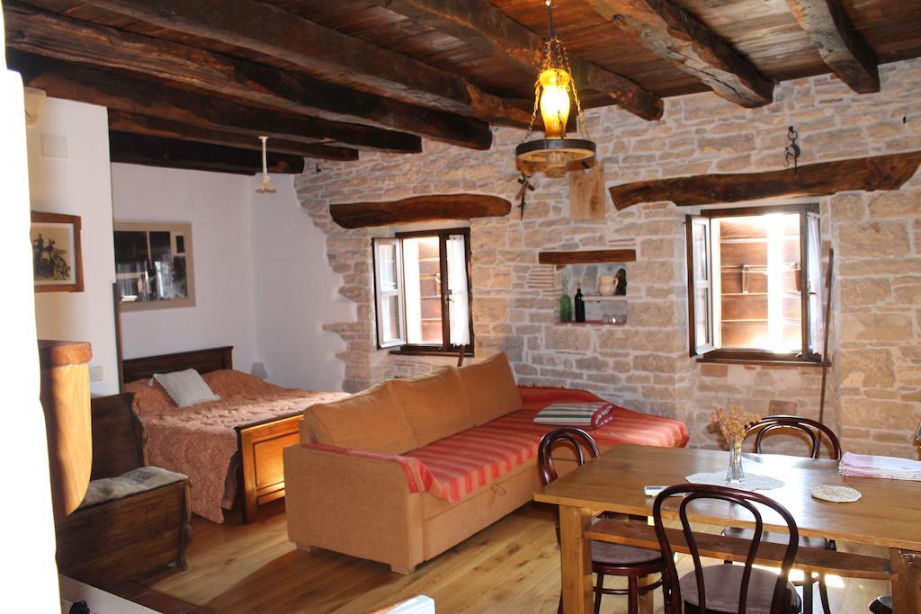 Apartments Mestri Grožnjan Habitación foto